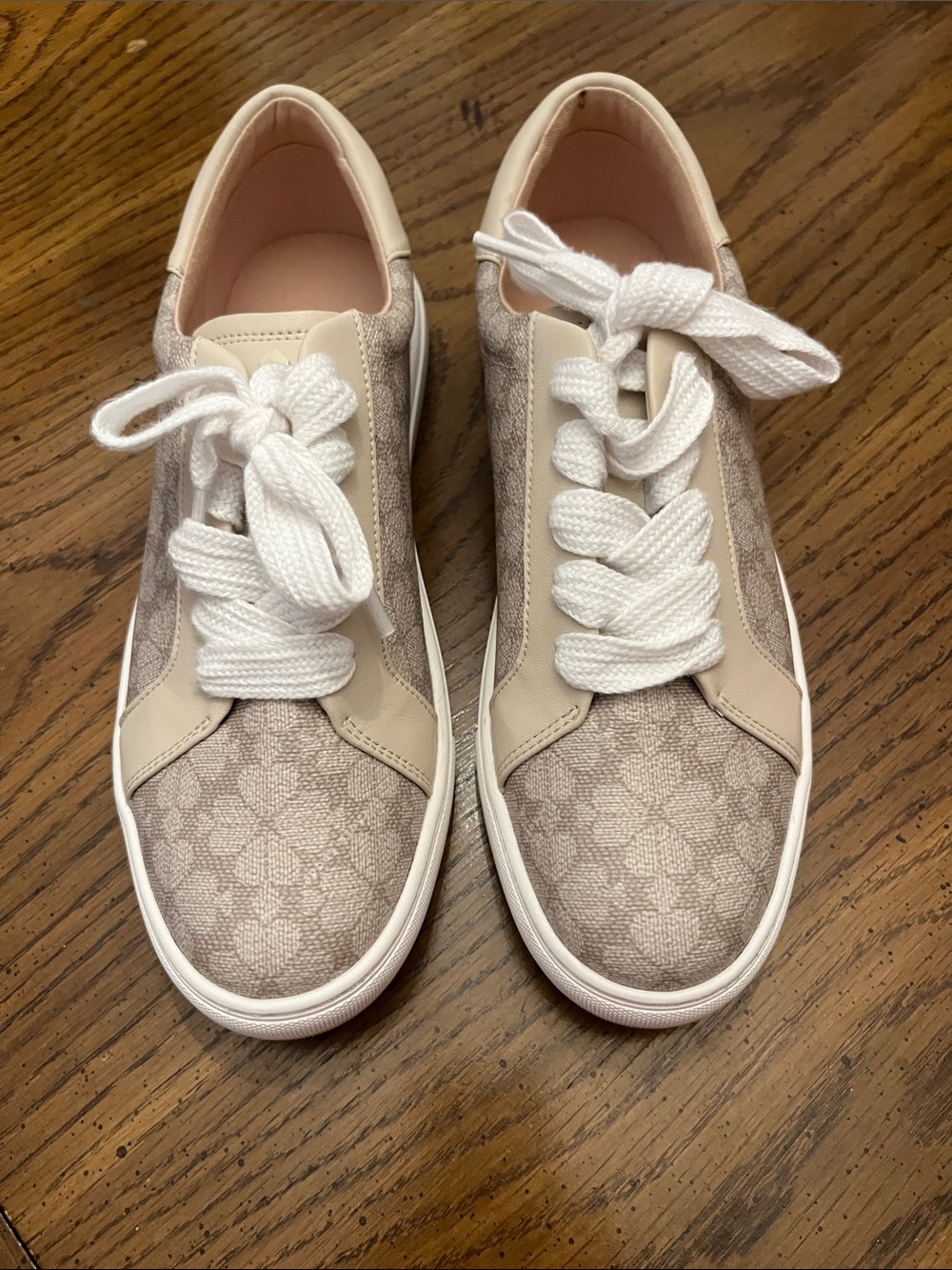 Kate‎ Spade Erin Spade Flower Sneaker, size 9.5